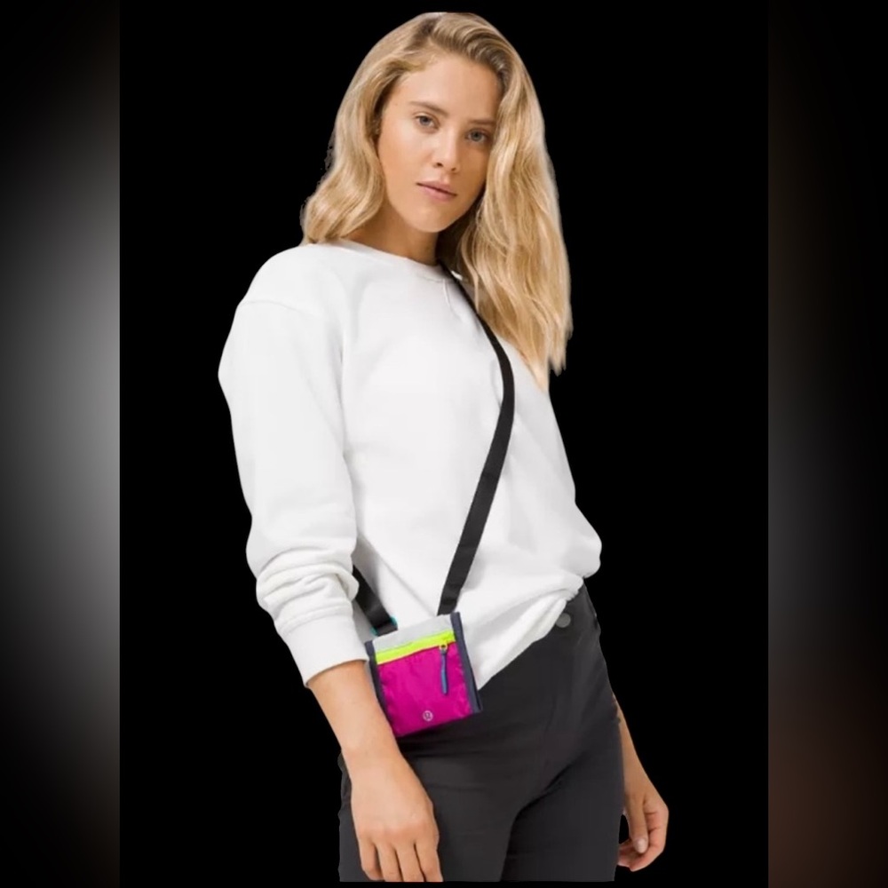Lululemon Everlasting Crossbody snap close crossbody wallet. BNWT.